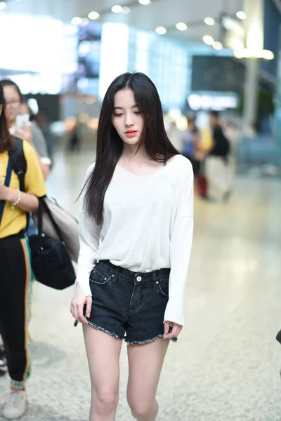 Cantora Atriz Chinesa Jingyi Chega Aeroporto Internacional Hongqiao Xangai Antes — Fotografia de Stock