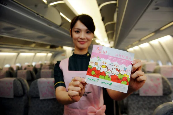 Air Hostess Shows Flight Timetable Hello Kitty Themed Airbus A330 — Stock Photo, Image