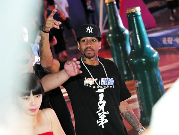 Superstar Nba Allen Iverson Segno Fan Durante Evento Promozionale Del — Foto Stock