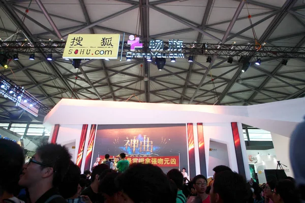 Посетители Толпы Стенд Sohu Com Changyou Com Время China Digital — стоковое фото