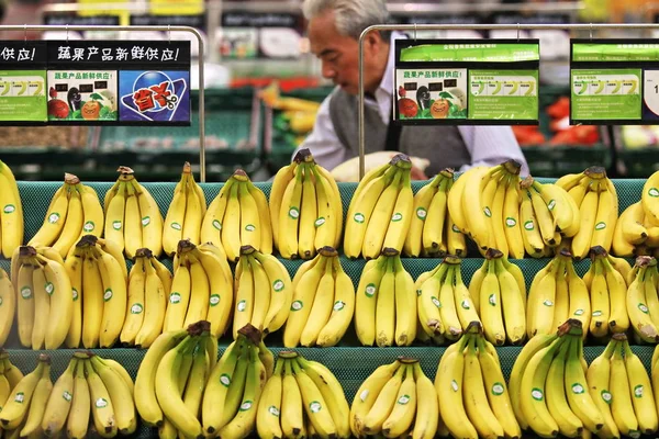 Cliente Chinês Compra Bananas Outras Frutas Supermercado Cidade Nantong Leste — Fotografia de Stock