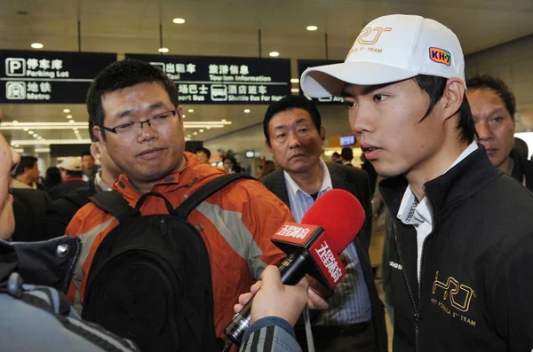 Pembalap Cina Dari Hrt Benar Diwawancarai Saat Tiba Bandara Internasional — Stok Foto