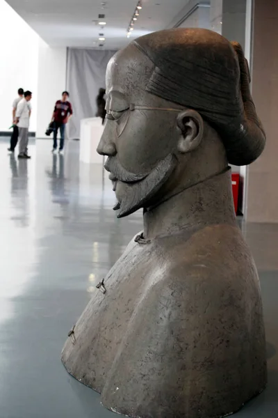 Exhibe Una Escultura Durante Exposición Sobre Esculturas China Diálogo Con — Foto de Stock