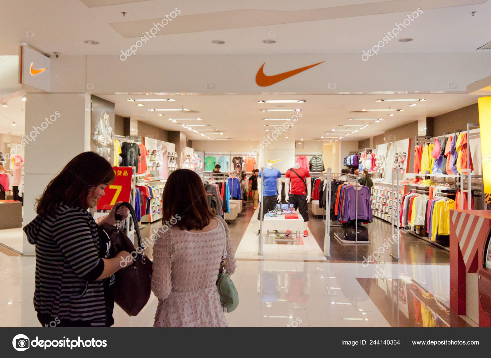 nike sportswear retailers