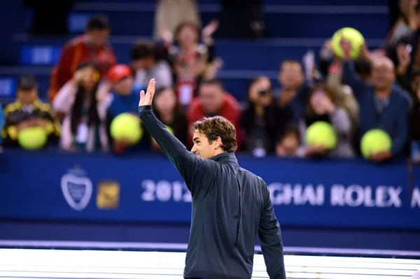 Roger Federer Svájc Hullámok Nézők Miután Legyőzte Stanislas Wawrinka Svájc — Stock Fotó