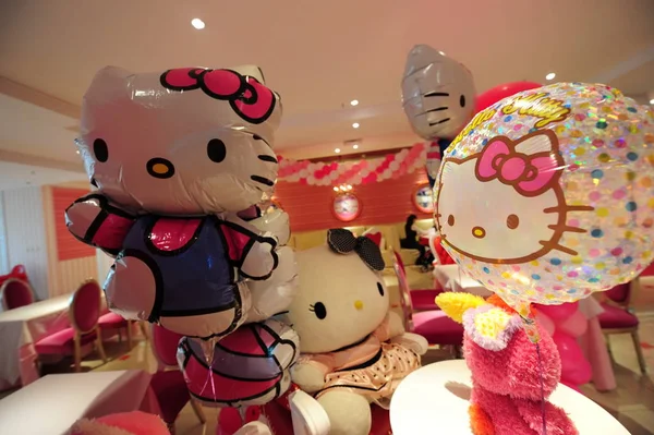 Olá Kitty Brinquedos Balões São Exibidos Hello Kitty Dreams Restaurant — Fotografia de Stock