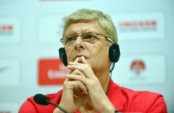 Arsene Wenger Trener British Soccer Arsenalu Jest Zdjęciu Podczas Konferencji — Zdjęcie stockowe