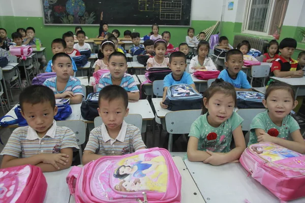 Aynı Sınıfta Ikizler Beş Setleri Jinan Şehir Doğu Chinas Shandong — Stok fotoğraf
