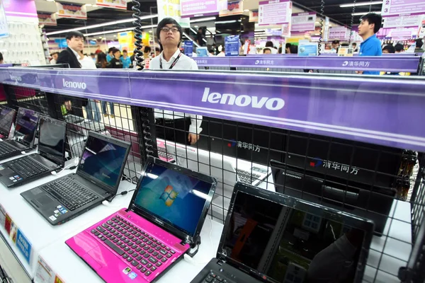 Chinesische Kunden Kaufen Lenovo Laptop Computer Einem Laox Store Shanghai — Stockfoto