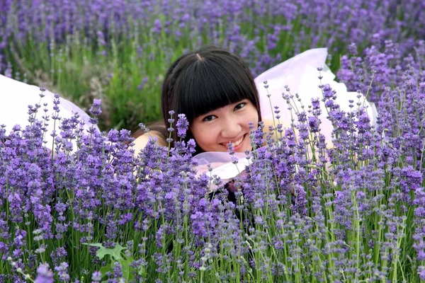 관광객 카운티 웨스트 위구르 자치구 라벤더 꽃으로 2012 — 스톡 사진