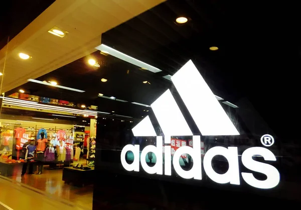 Mening Van Een Adidas Sporting Goederen Winkel Shanghai China Augustus — Stockfoto