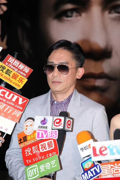 Hong Kong Színész Tony Leung Interjút Közben Premierjén Film Csendes — Stock Fotó