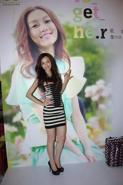 Taiwanese Singer Fan Fan Poses Signing Meeting Her New Album — Stock Photo, Image