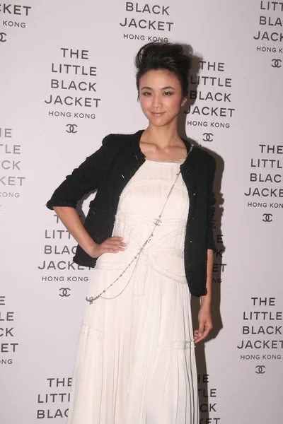 2012 Chanels リトル ブラック ジャケット写真展の開会式中に中国女優タン ウェイ ポーズします — ストック写真