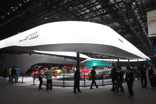 Bezoekers Worden Gezien Stand Van Audi Tijdens Een Autoshow Beijing — Stockfoto