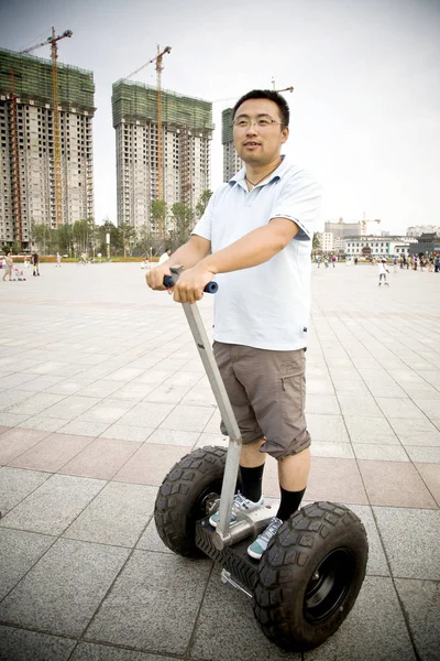 Chinese Fashion Boutique Owner Jiang Yuefeng Drives His Homemade Segway — Stock Photo, Image
