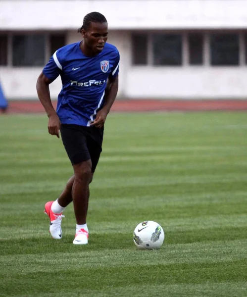 Joueur Shanghai Shenhuas Didier Drogba Contrôle Ballon Lors Une Leçon — Photo