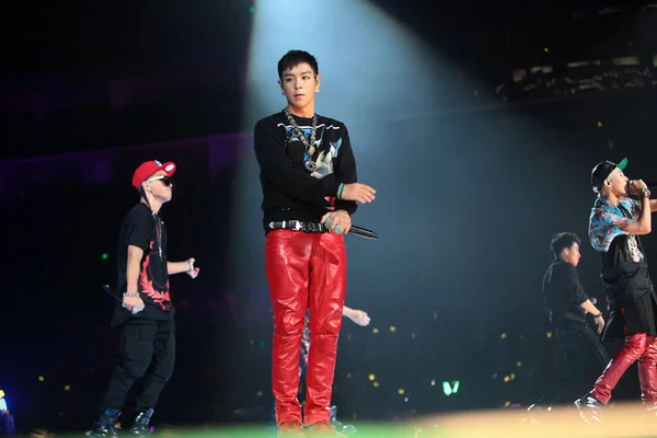 Mitglieder Der Südkoreanischen Idolgruppe Bigbang Treten Während Einer Modezeremonie Der — Stockfoto