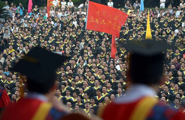 Kinesiska Nygrader Närvara Vid Examensceremoni Chongqing Unversity Chongqing Kina Juni — Stockfoto