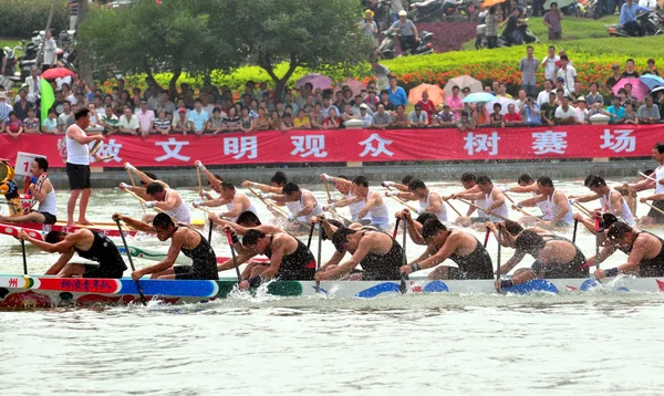 Participantes Competem 2012 Fuzhou Cross Strait Dragon Boat Race Cidade — Fotografia de Stock