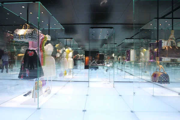 ヴィトンの新旗艦店 ヴィトン の展示をはじめ 上海にオープンする展示展 7月18日2012 — ストック写真