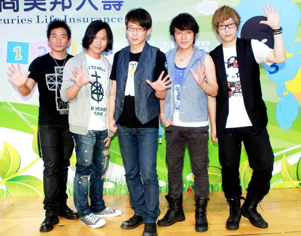 Banda Rock Taiwanesa Mayday Posa Durante Una Actividad Promocional Para —  Fotos de Stock