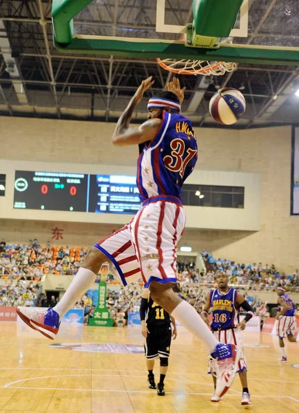 Membros Equipe Basquete Harlem Realizar Durante Uma Partida Exposição Cidade — Fotografia de Stock