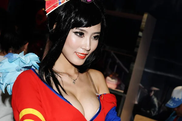 Ein Chinesisches Showgirl Einem Sexy Cosplay Kostüm Posiert Während Der — Stockfoto