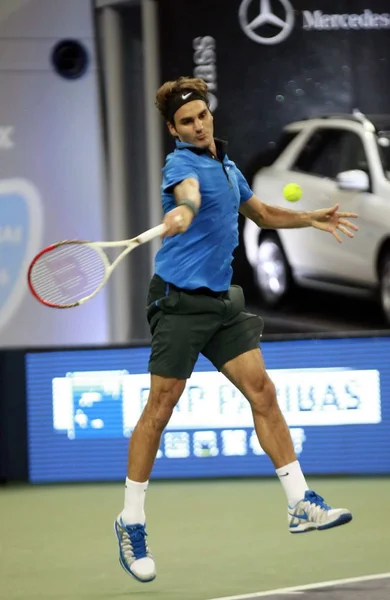 Roger Federer Suíça Retorna Arremesso Contra Yen Hsun Taiwan Sua — Fotografia de Stock