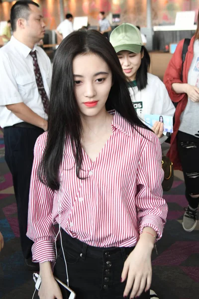 Cantora Atriz Chinesa Jingyi Chega Aeroporto Internacional Hongqiao Xangai Antes — Fotografia de Stock