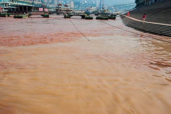 Blick Auf Das Rote Wasser Des Yangtse Flusses Chongqing China — Stockfoto