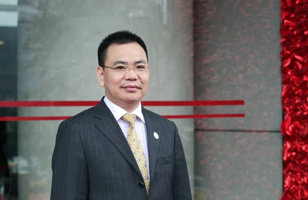 Китайский Бизнесмен Линь Чуньпин Председатель Китайской Чуньпин Групп Позирует Фотографий — стоковое фото