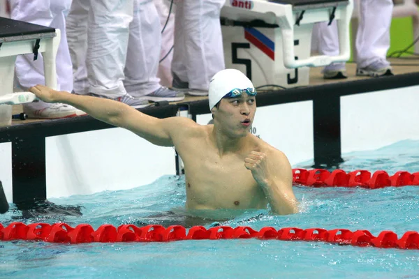 Chinese Dubbele Zwemmen Olympisch Gouden Medaillewinnaar Zon Yang Viert Overwinning — Stockfoto