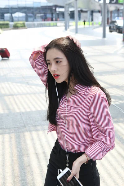 Chinese Zangeres Actrice Jingyi Arriveert Bij Shanghai Hongqiao International Airport — Stockfoto