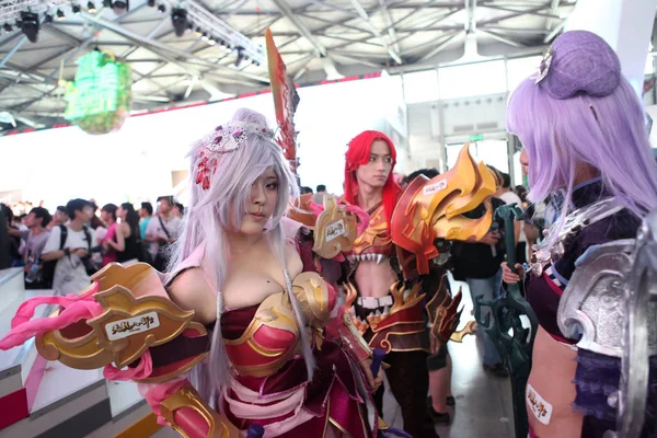 Kínai Szórakoztató Öltözött Cosplay Jelmezekben Jelentenek Alatt China Digital Entertainment — Stock Fotó