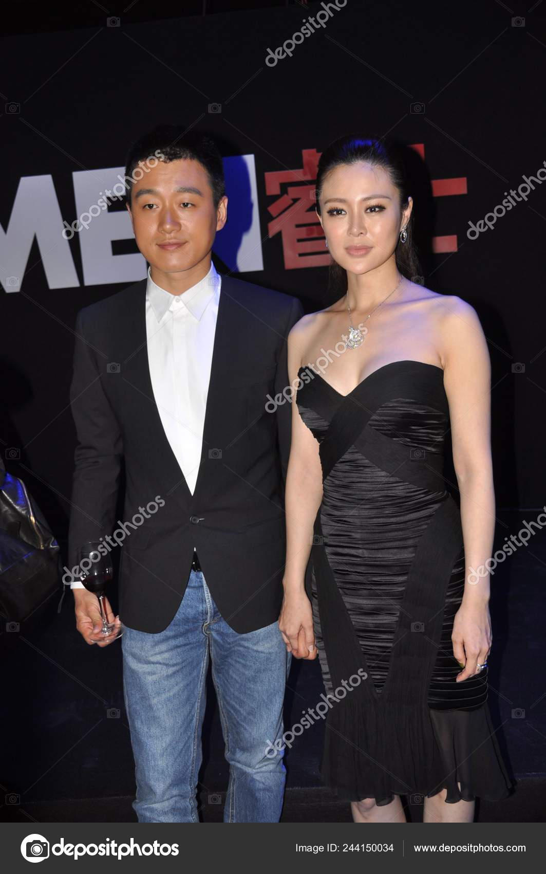 Chinese Actor Tong Dawei His Wife Actress Guan Yue Pose - 