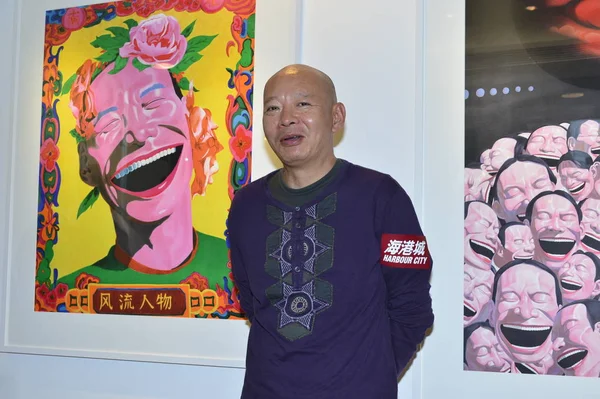 Chinese Contemporary Artist Yue Minjun Poses Opening Ceremony His Art — Stock Photo, Image