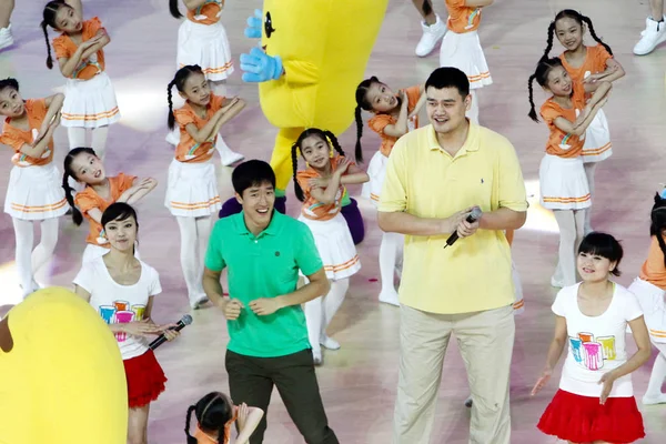 Estrella China Liu Xiang Superestrella Baloncesto Retirada Yao Ming Asisten —  Fotos de Stock