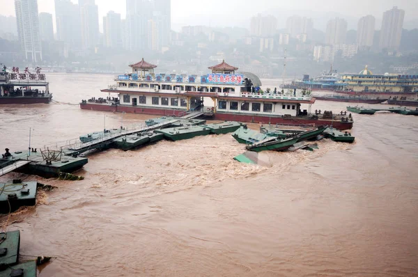 Mostów Pontonowych Wypłukiwane Przez Powodziową Rzeki Jangcy Chongqing China Lipca — Zdjęcie stockowe