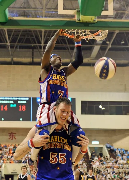 Membros Equipe Basquete Harlem Realizar Durante Uma Partida Exposição Cidade — Fotografia de Stock