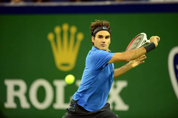 Roger Federer Schweiz Returnerar Ett Skott Mot Stanislas Wawrinka Schweiz — Stockfoto