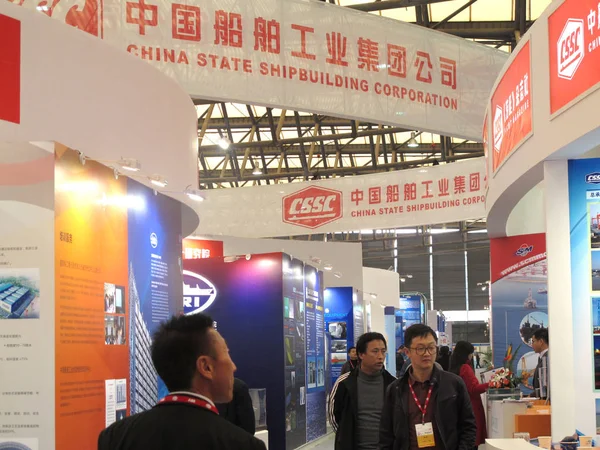 Besökare Ses Montern China State Shipbuilding Corporation Cssc Mässa Shanghai — Stockfoto
