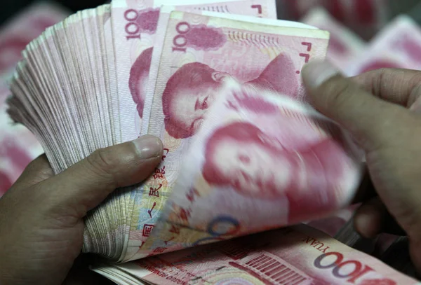 Китайский Клерк Считает Юань Юань Банкноты Банке Городе Хуайбэй Восточный — стоковое фото