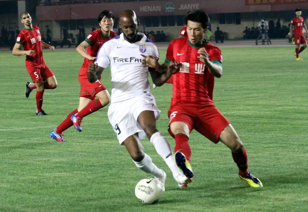 Nicolas Anelka Shanghai Shenhua Lewo Wyzwania Han Chao Henan Jianye — Zdjęcie stockowe