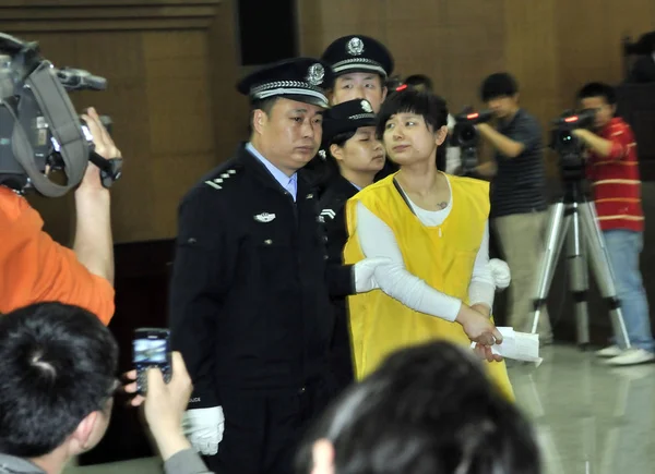 File 사업가 Ying 16일 저장성 진화시의 진화중인민법원에서 재판에서 불법자금 모금과 — 스톡 사진