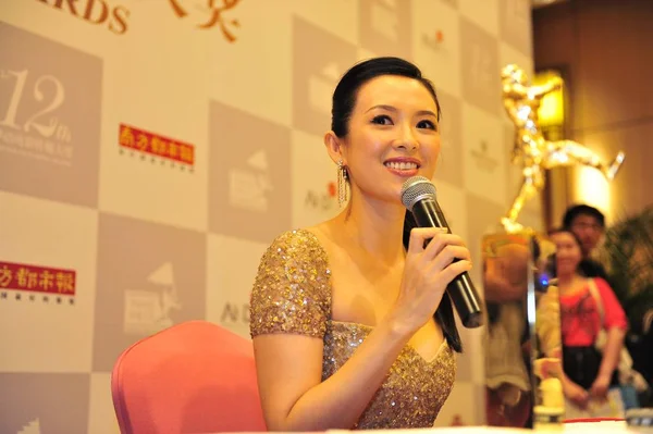 Китайская Актриса Чжан Цзыи Отвечает Вопросы Пресс Конференции Время Церемонии — стоковое фото