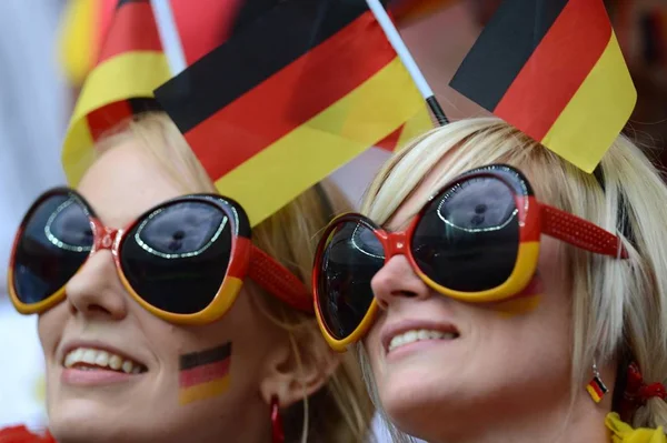 Fußballfans Aus Deutschland Vor Dem Halbfinalspiel Zwischen Italien Und Deutschland — Stockfoto