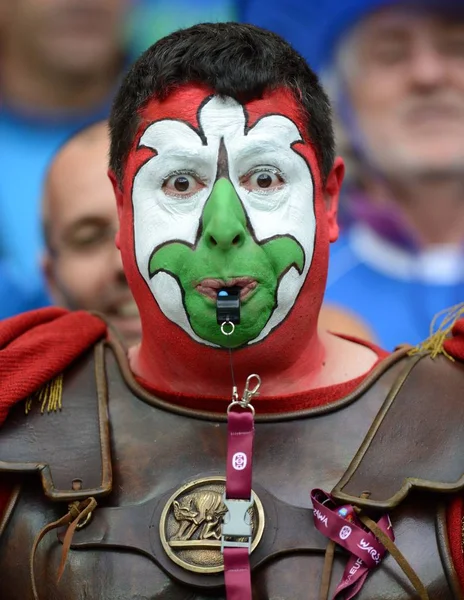 Οπαδός Του Ποδοσφαίρου Της Ιταλίας Είναι Απεικονισμένο Πριν Τον Ημιτελικό — Φωτογραφία Αρχείου