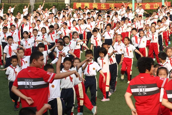 Молодые Китайские Студенты Делают Упражнения Время Общегородской Кампании Предотвращению Ожирения — стоковое фото