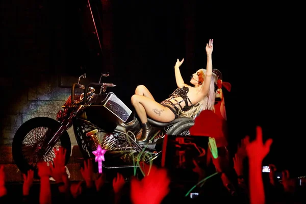 Cantante Estadounidense Lady Gaga Actúa Durante Concierto Born Way Ball — Foto de Stock